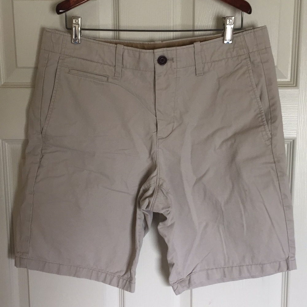 GAP shorts lived-in stone 33w